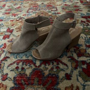 TOMS - Taupe grey suede perforated women’s grenada sandals